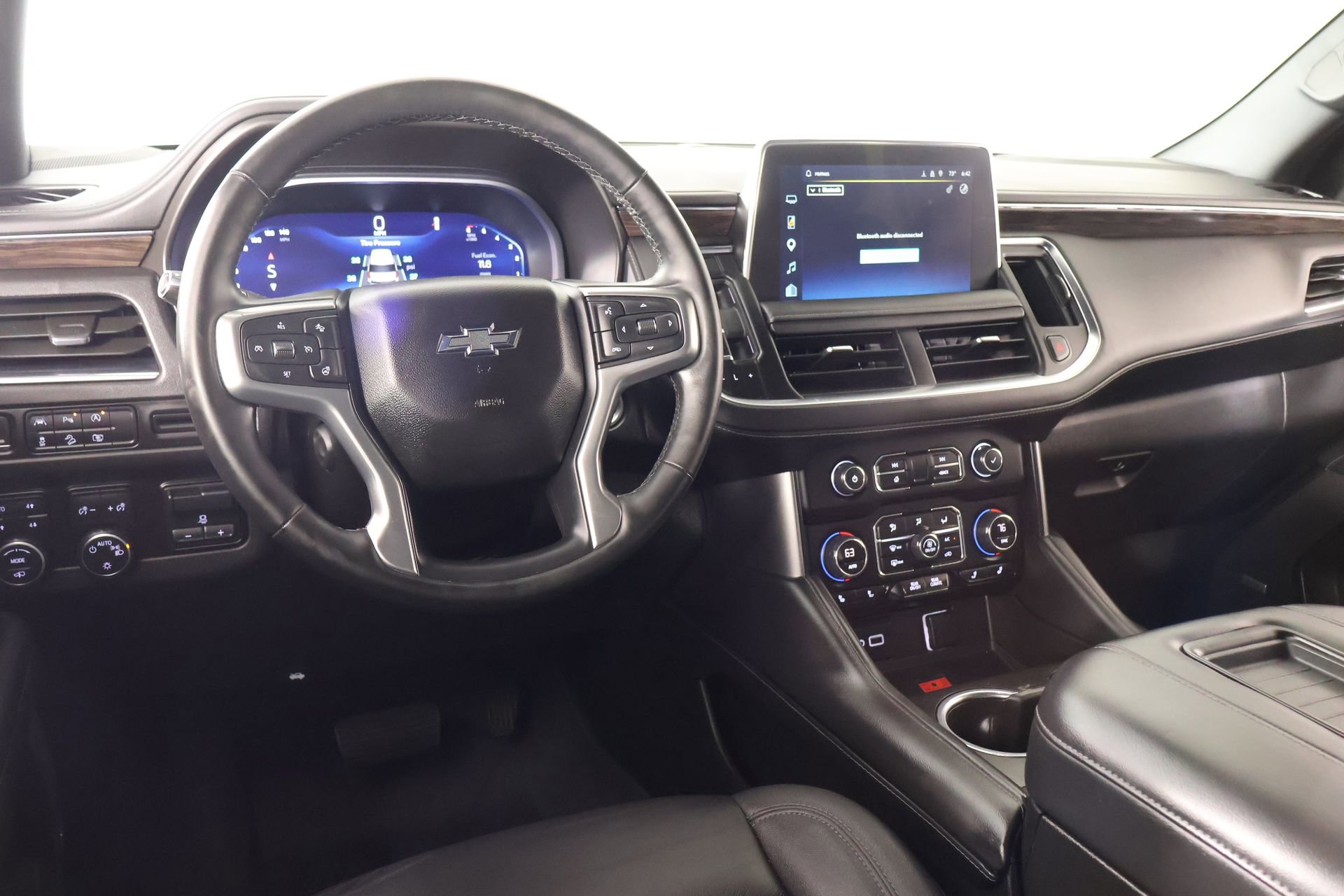 Used 2023 Chevrolet Suburban Z71 w/ Z71 Off-Road Package image 2