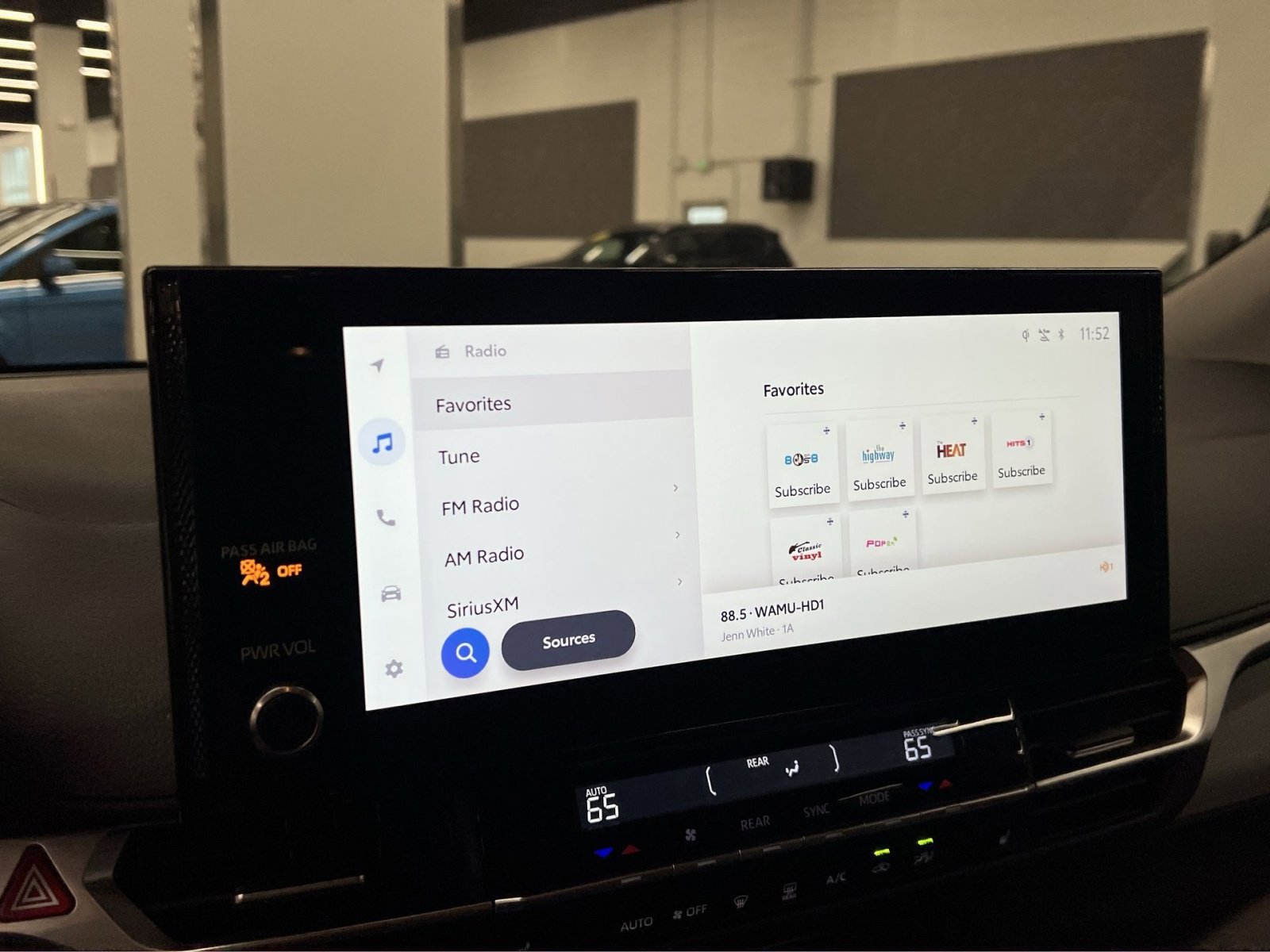 Used 2025 Toyota Sienna XLE image 16