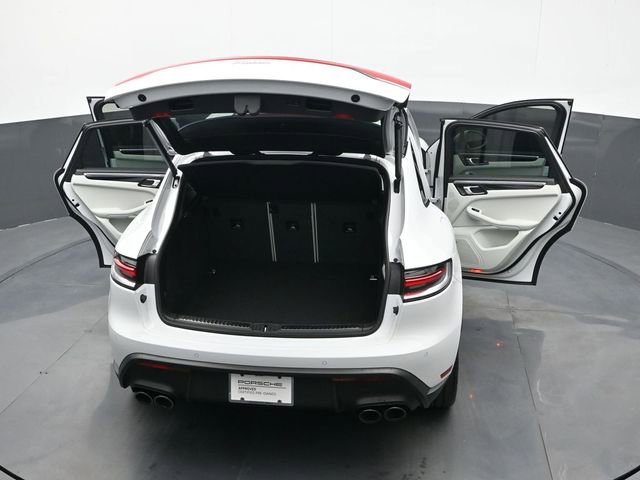 Certified 2025 Porsche Macan image 28