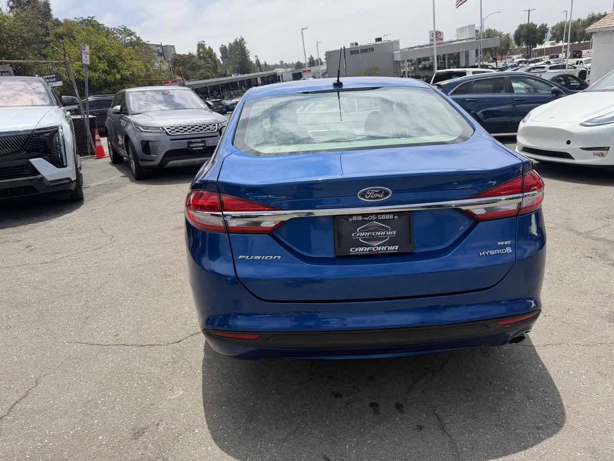 Used 2017 Ford Fusion SE FWD image 4
