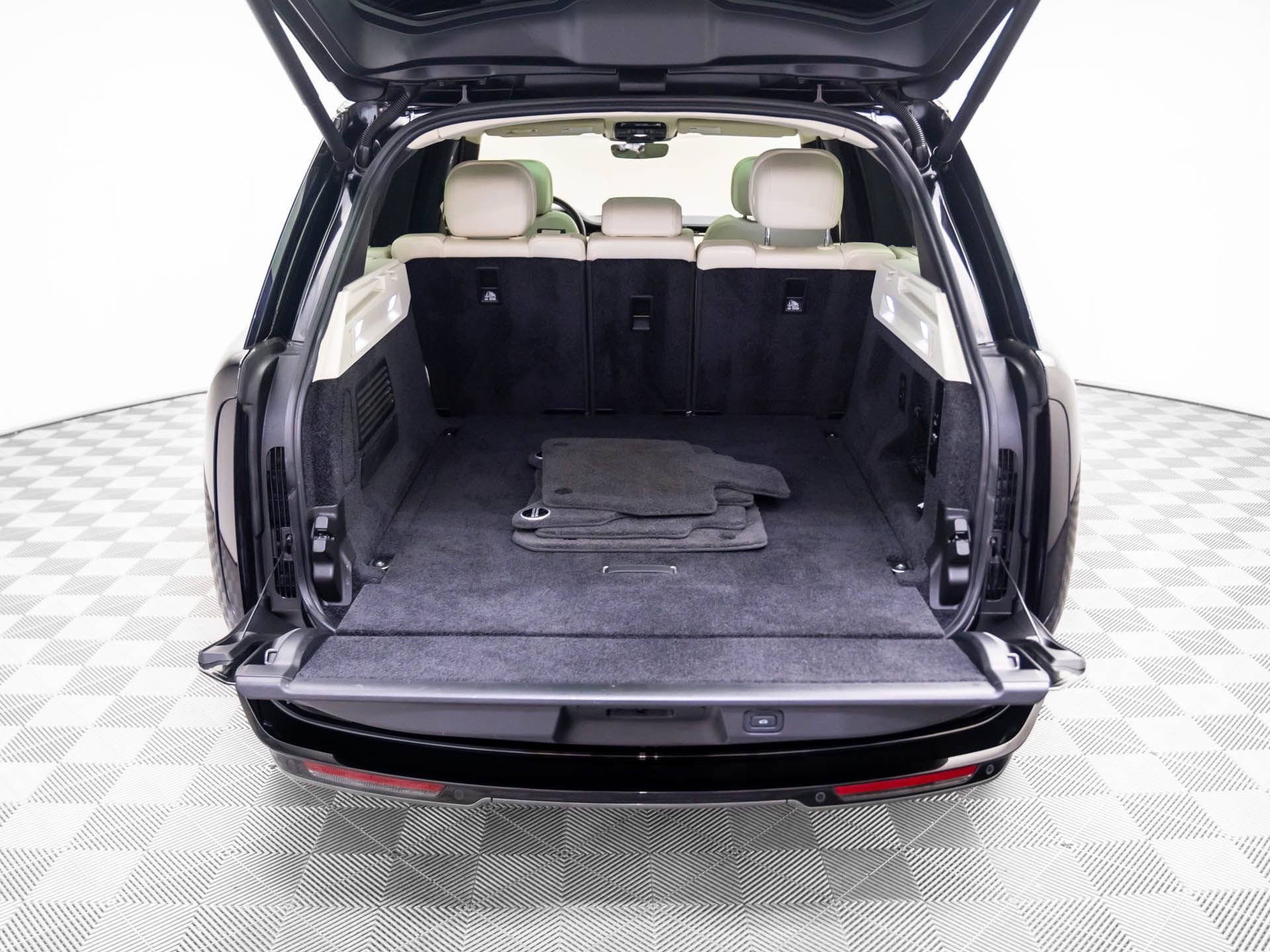 Used 2023 Land Rover Range Rover SE image 27