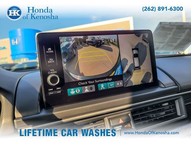 Certified 2025 Honda Pilot Black Edition image 17
