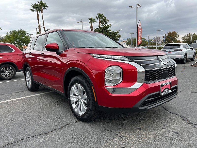 New 2025 Mitsubishi Outlander ES image 1