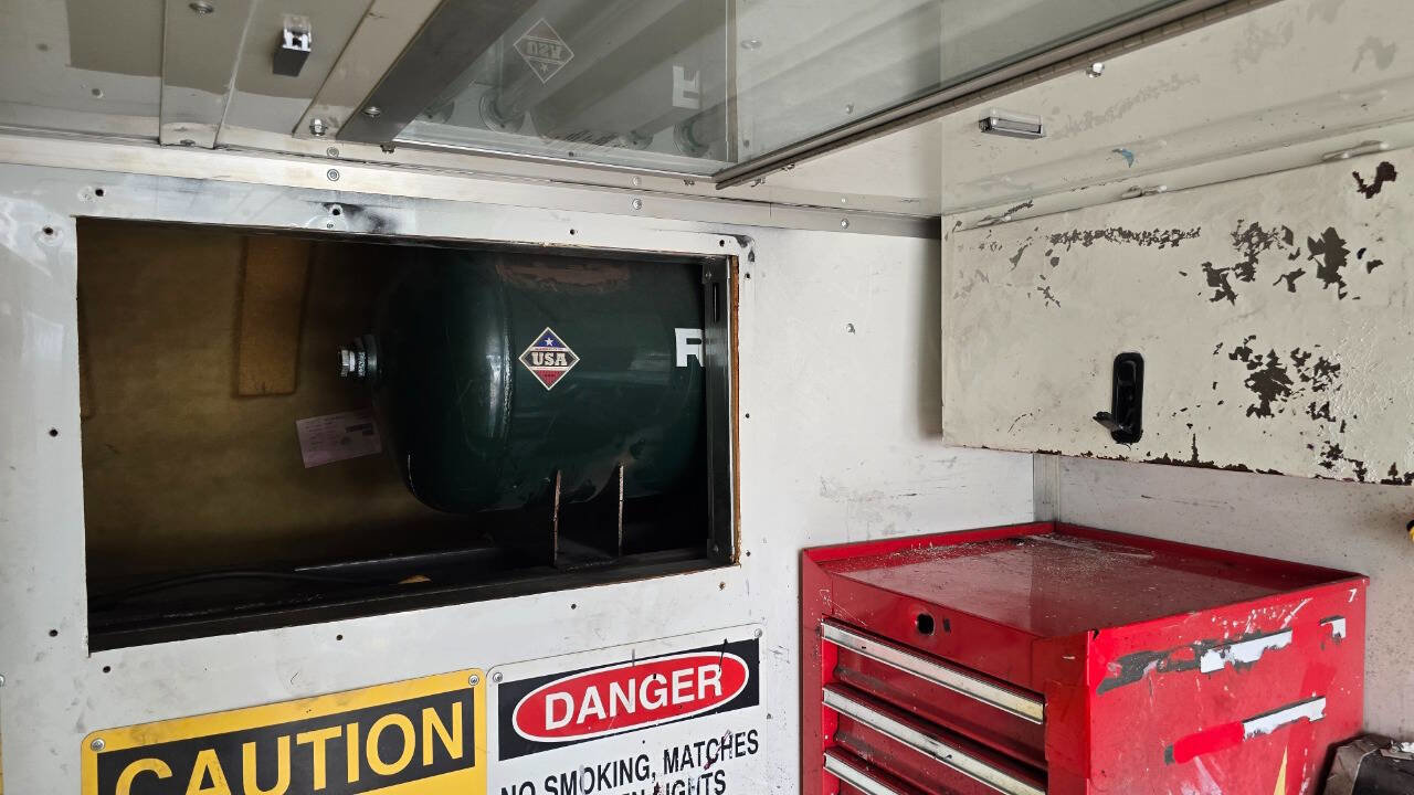 Used 2017 Chevrolet Express 3500 w/ Chrome Appearance Package image 27