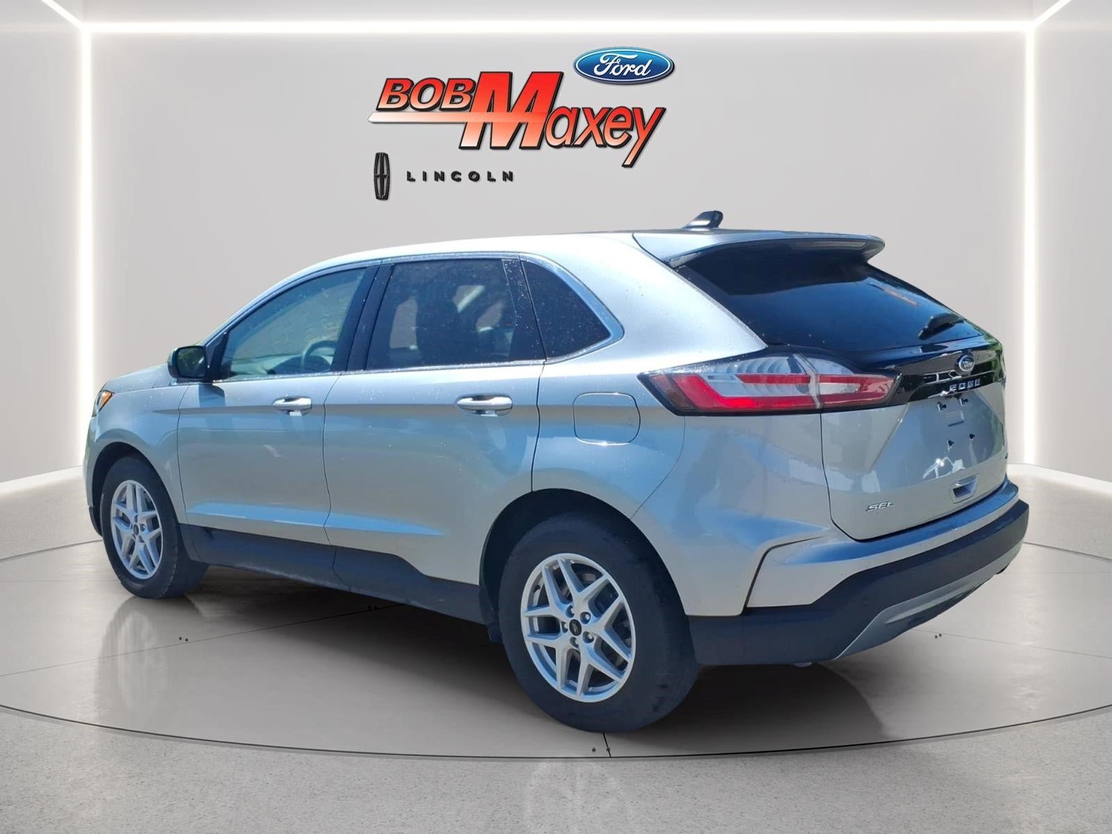 Used 2024 Ford Edge SEL AWD/4WD image 7