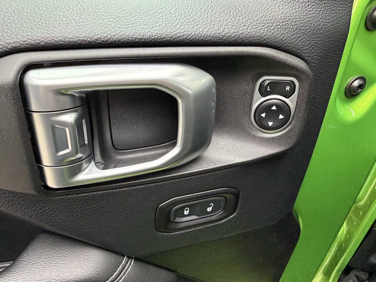 Used 2019 Jeep Wrangler Unlimited Sahara image 19