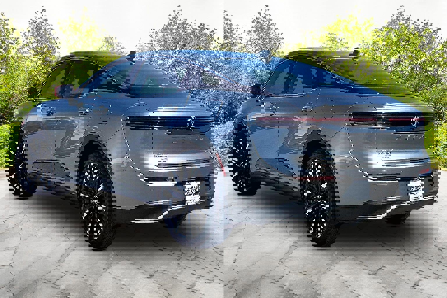 Used 2023 Toyota Crown Platinum image 2