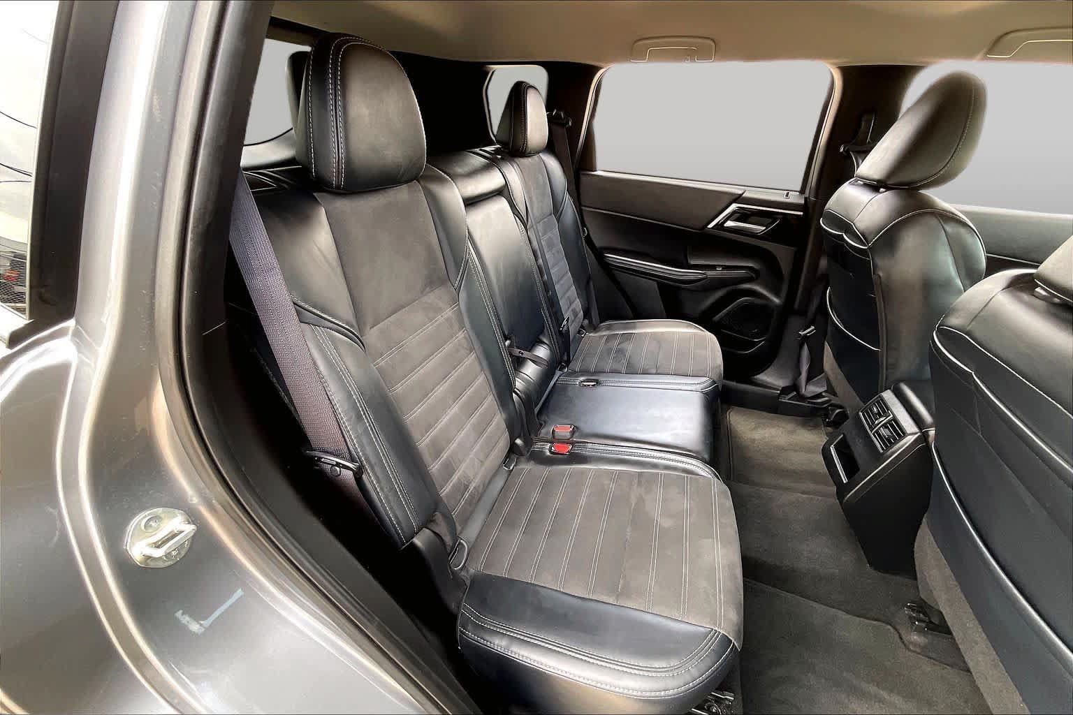 Used 2024 Mitsubishi Outlander SE AWD/4WD image 15