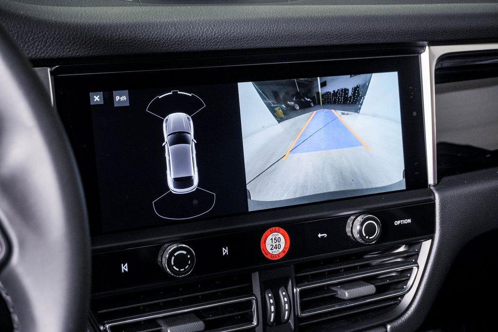 Certified 2025 Porsche Macan AWD/4WD image 22