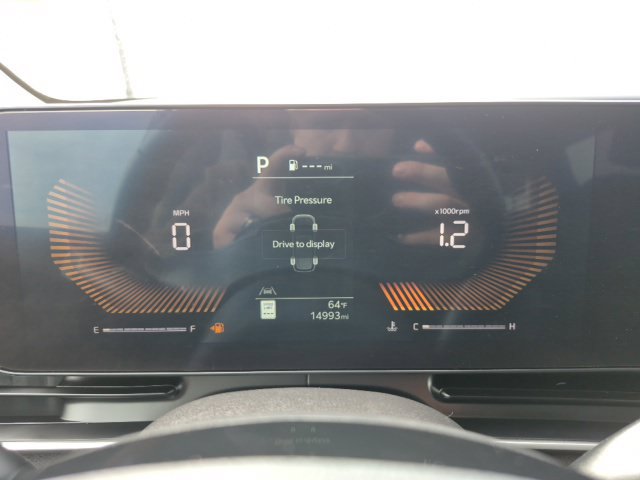 Used 2026 Kia Carnival EX FWD image 24