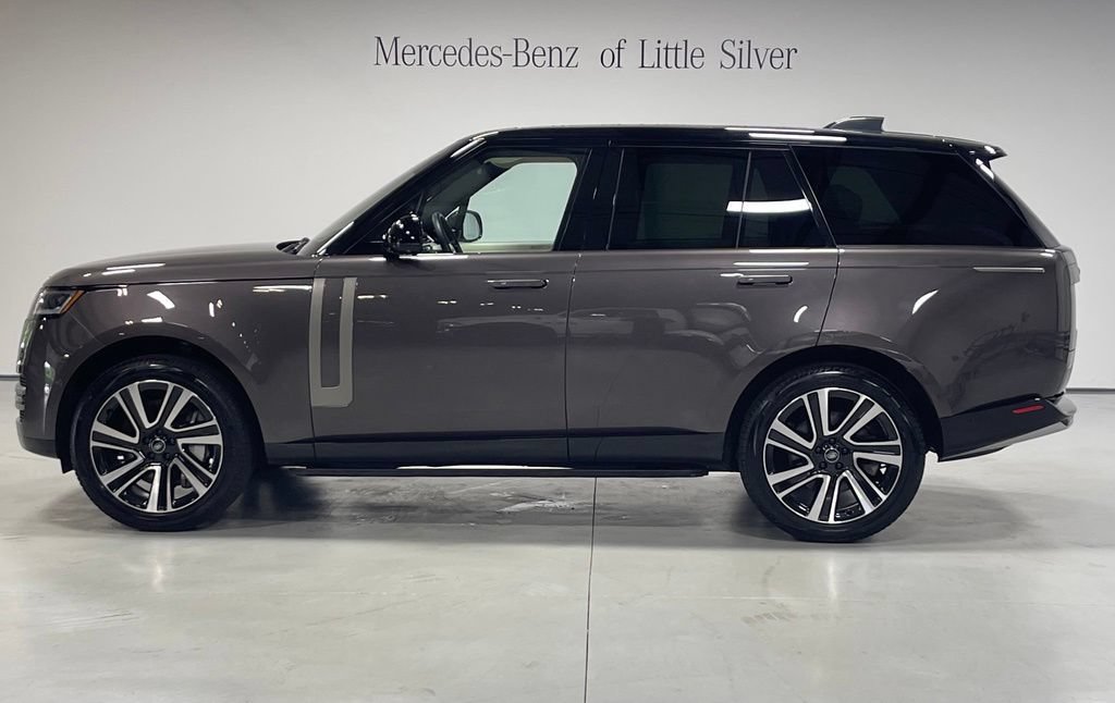 Used 2023 Land Rover Range Rover SE AWD/4WD image 2