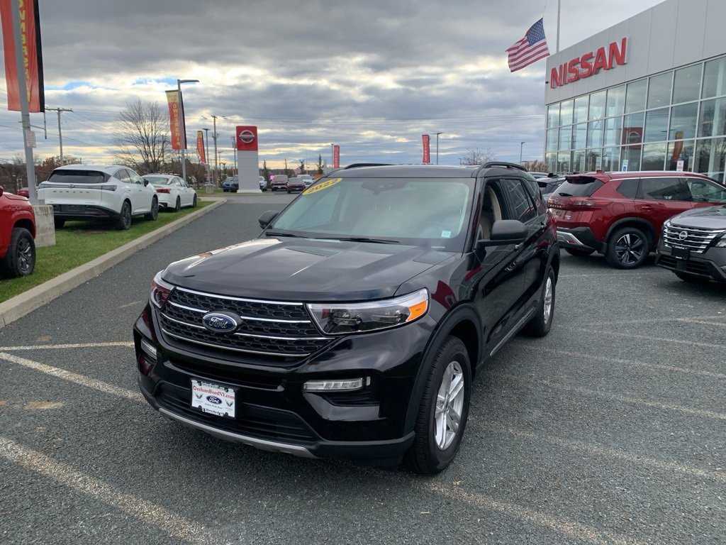 Used 2022 Ford Explorer XLT w/ Equipment Group 202A image 3