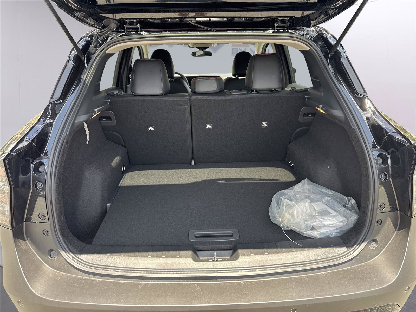 New 2026 Nissan Kicks SR FWD image 32