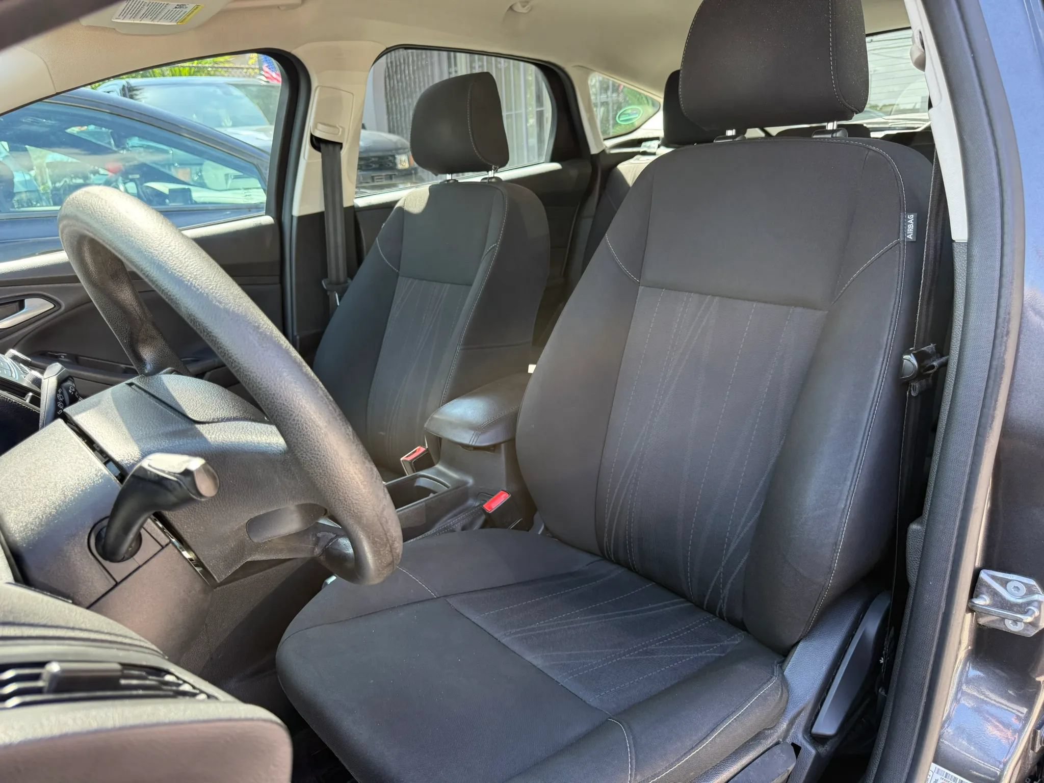 Used 2018 Ford Focus SE FWD image 12