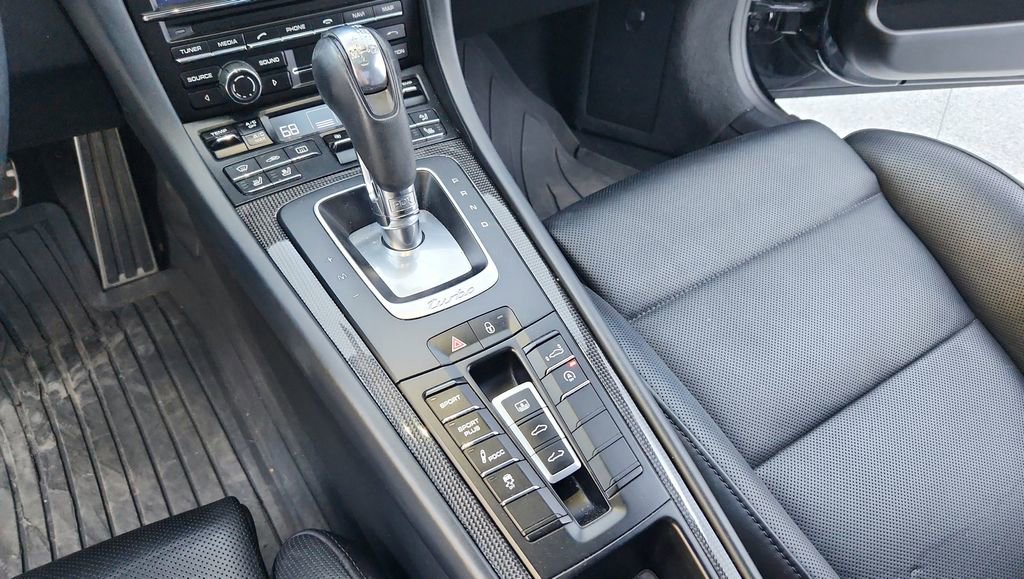 Used 2014 Porsche 911 Turbo S image 30
