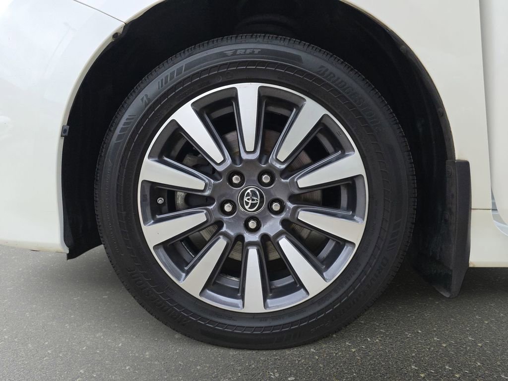 Used 2019 Toyota Sienna XLE w/ XLE Navigation Package AWD/4WD image 37