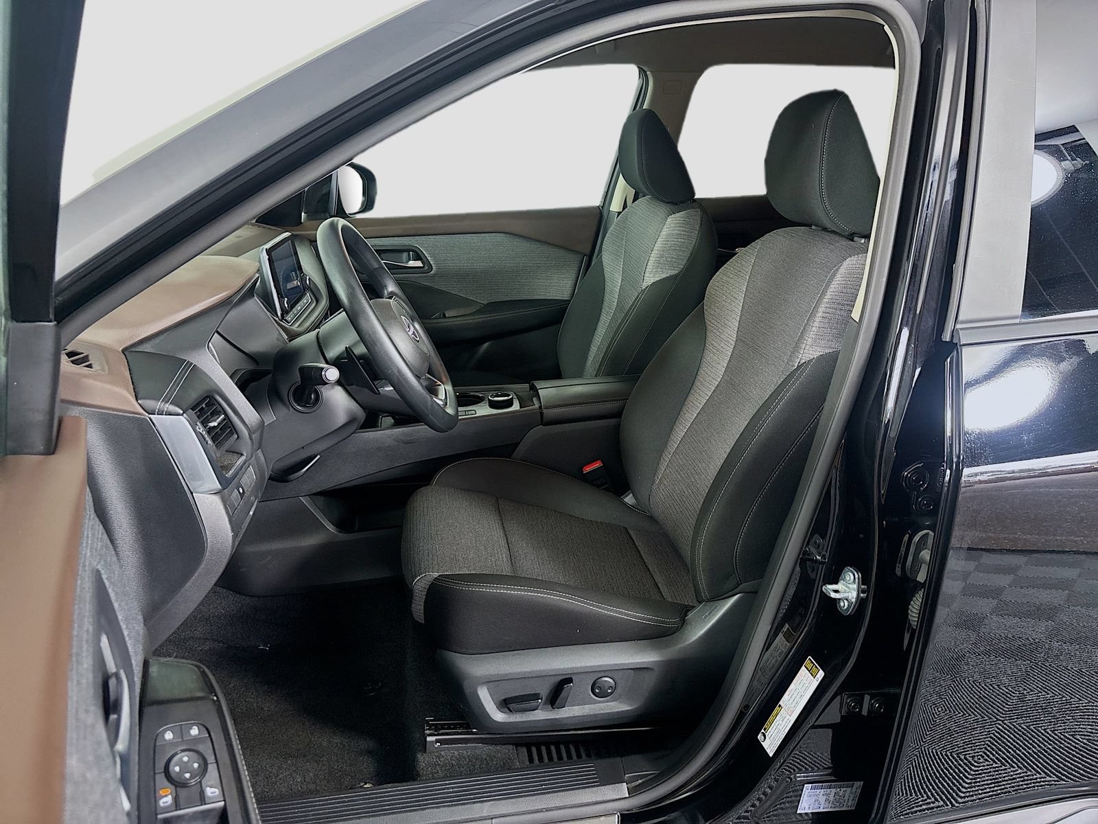 Used 2023 Nissan Rogue SV AWD/4WD image 19