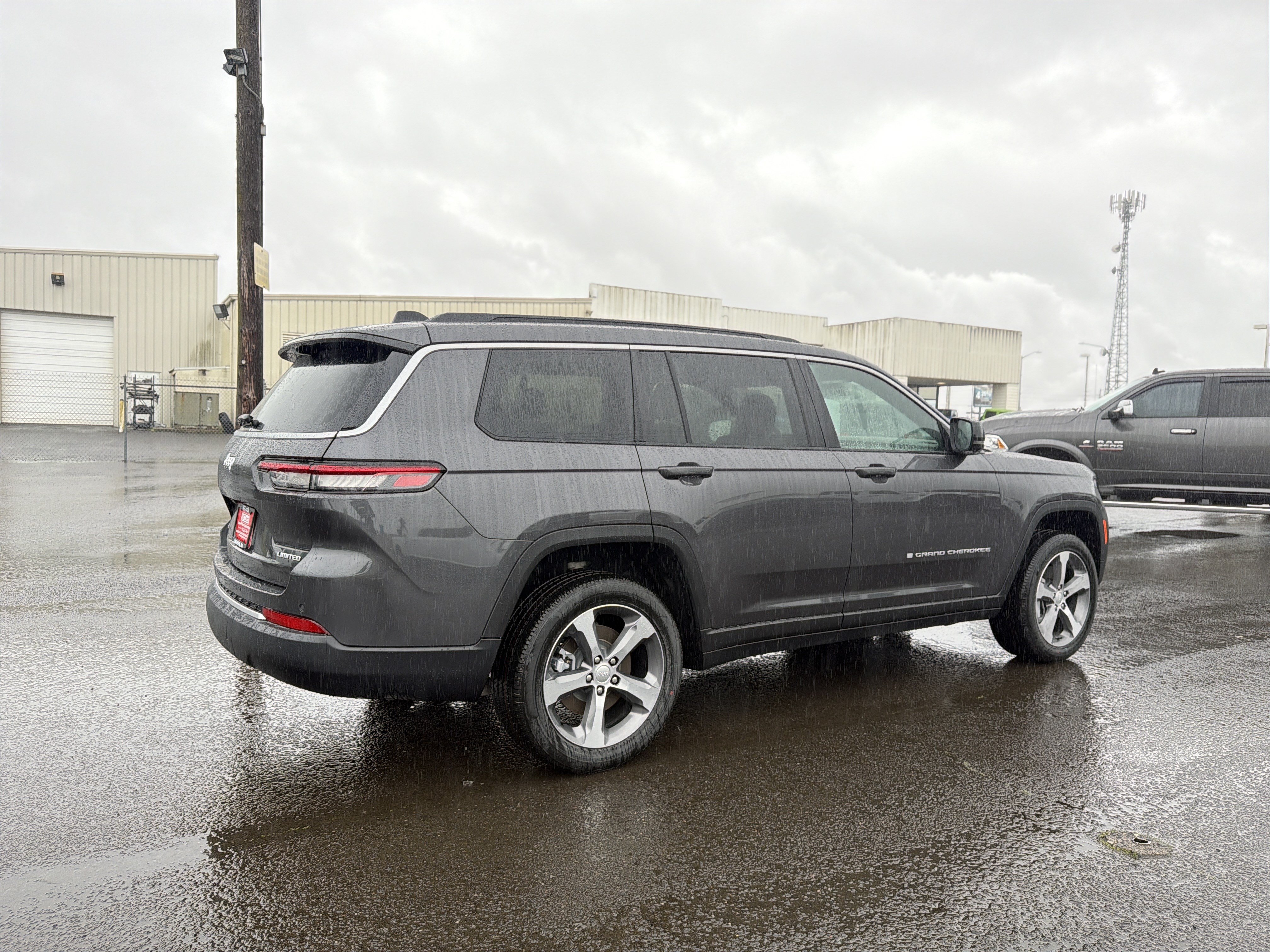 New 2026 Jeep Grand Cherokee L Limited w/ Luxury Tech Group II AWD/4WD image 6