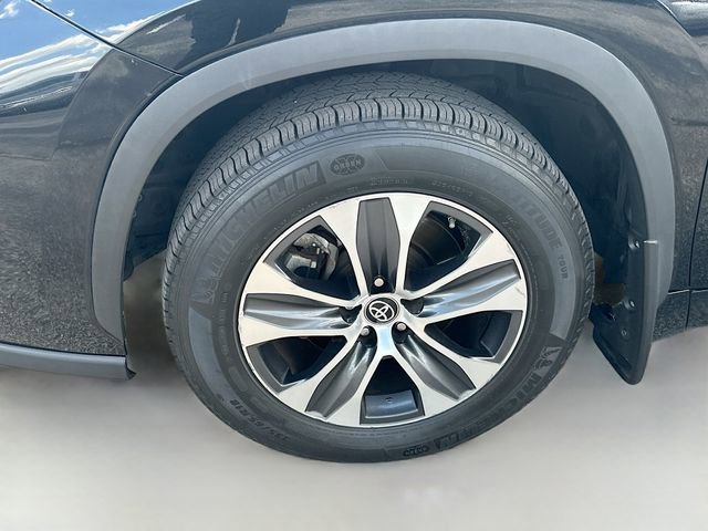 Used 2022 Toyota Highlander XLE image 32