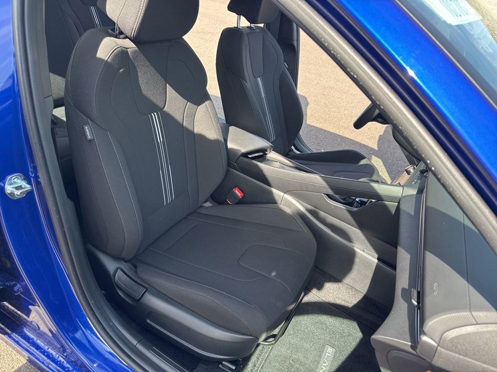 Used 2025 Hyundai Elantra SEL w/ Cargo Package image 14