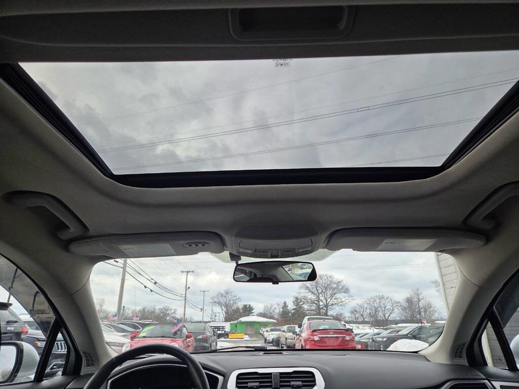 Used 2015 Ford Fusion SE w/ Equipment Group 201A image 27