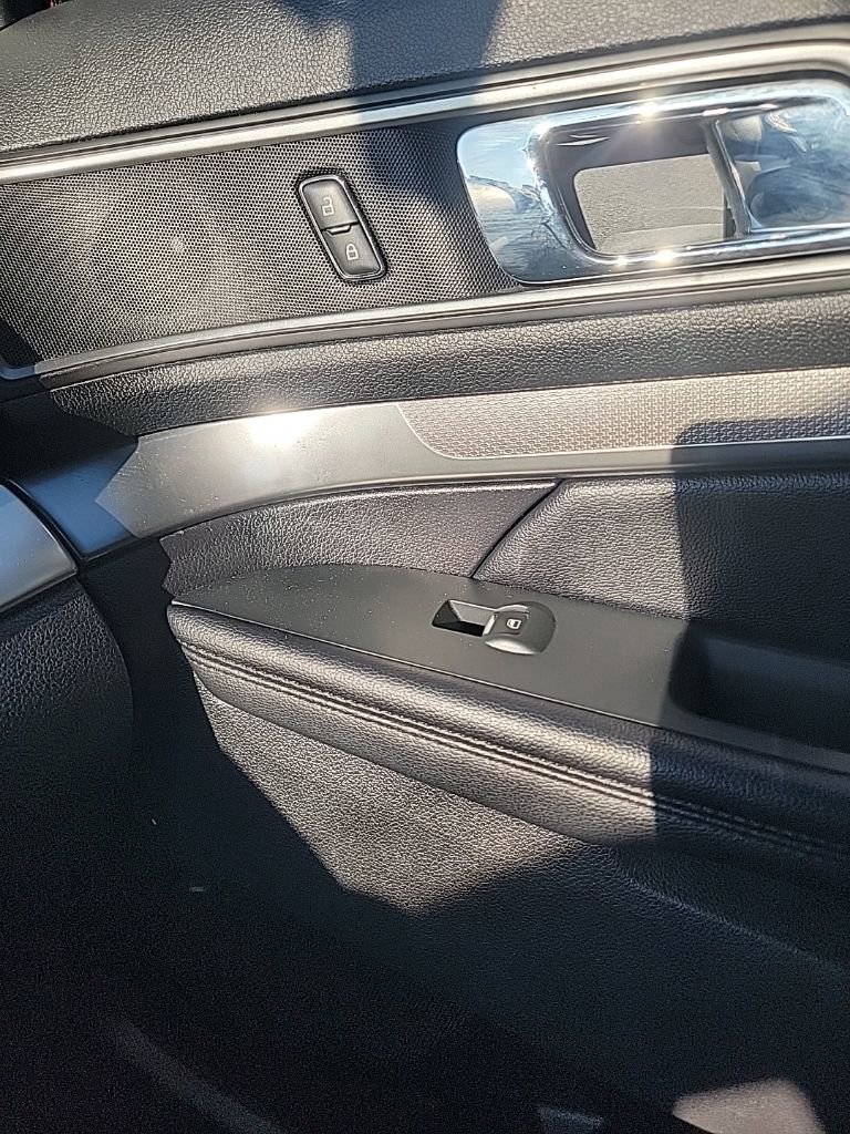 Certified 2018 Ford Explorer XLT w/ Equipment Group 201A image 53