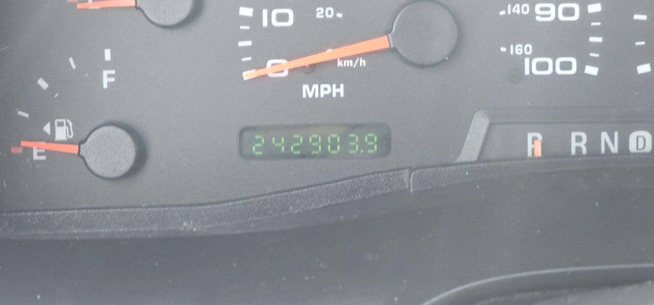 Used 2005 Ford Excursion XLT AWD/4WD image 11