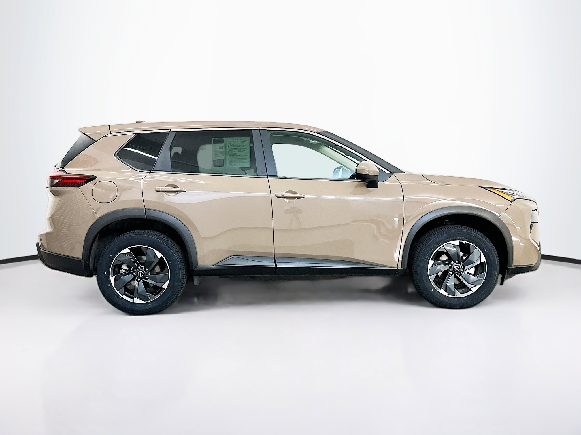 Used 2025 Nissan Rogue SV image 10