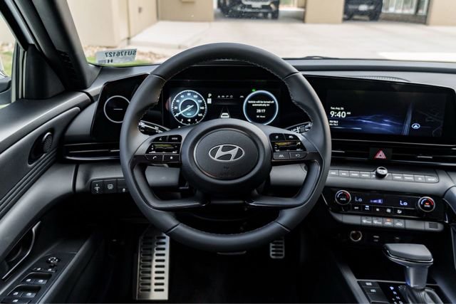 New 2025 Hyundai Elantra SEL image 22