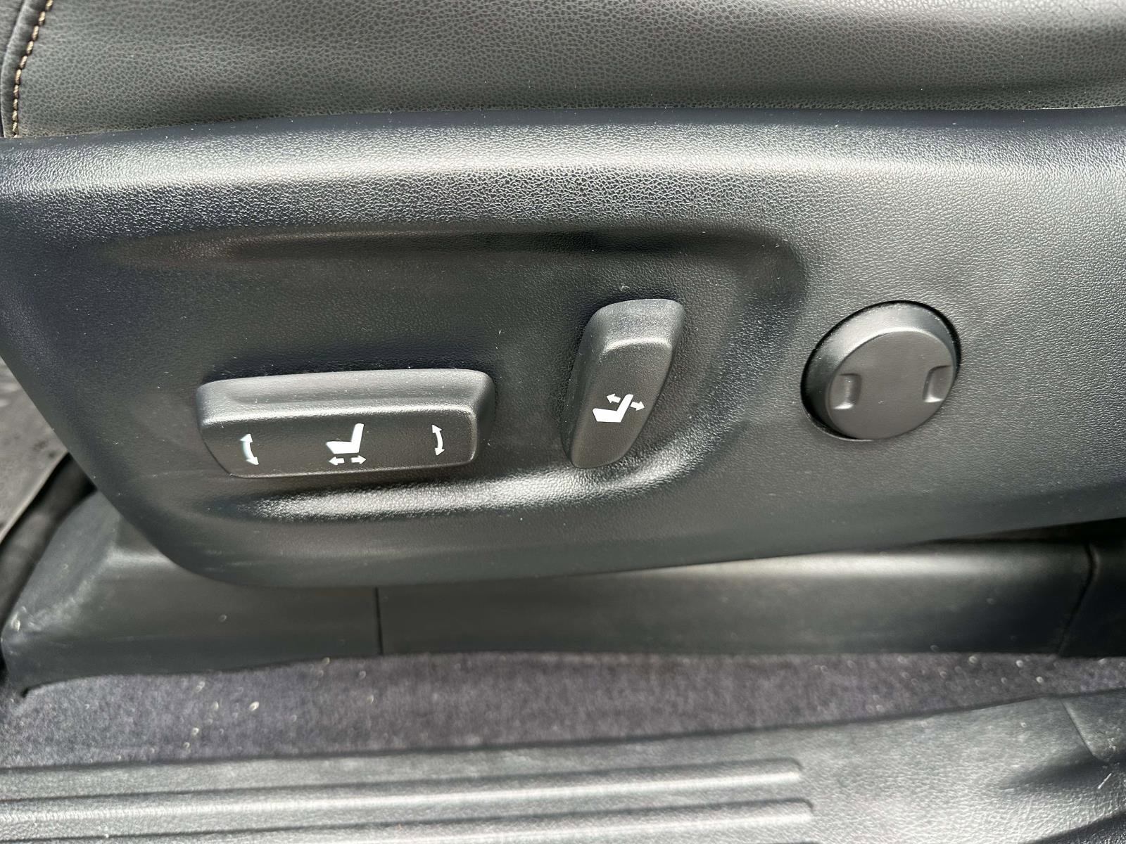 Used 2020 Lexus GX 460 Premium w/ Premium Package image 17