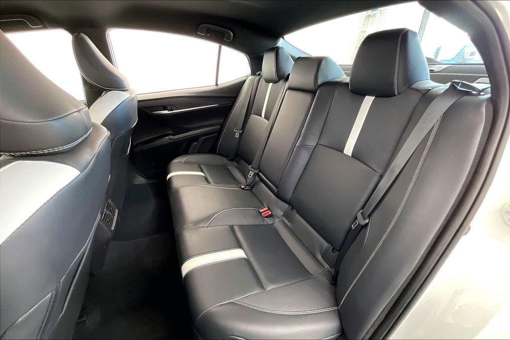 Used 2025 Toyota Camry SE image 34