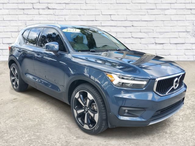 Used 2021 Volvo XC40 T4 Momentum w/ Premium Package image 5