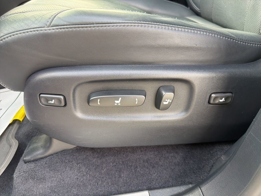 Used 2016 Lexus LX 570 4WD w/ Luxury Package image 28