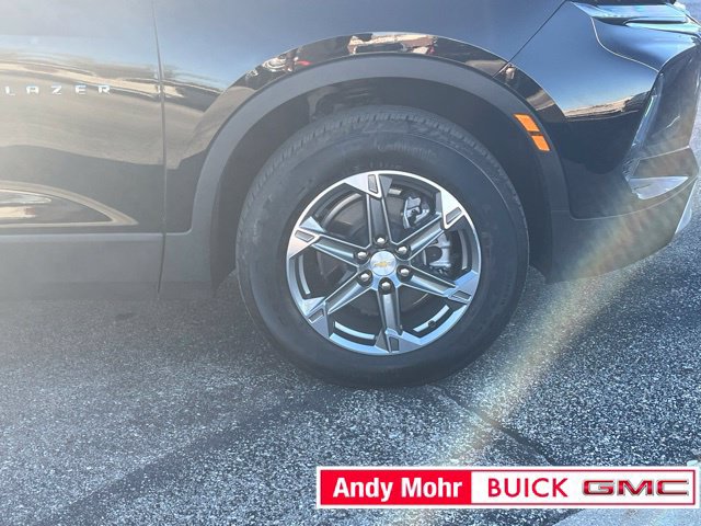 Used 2025 Chevrolet Blazer LT w/ Convenience Package FWD image 17