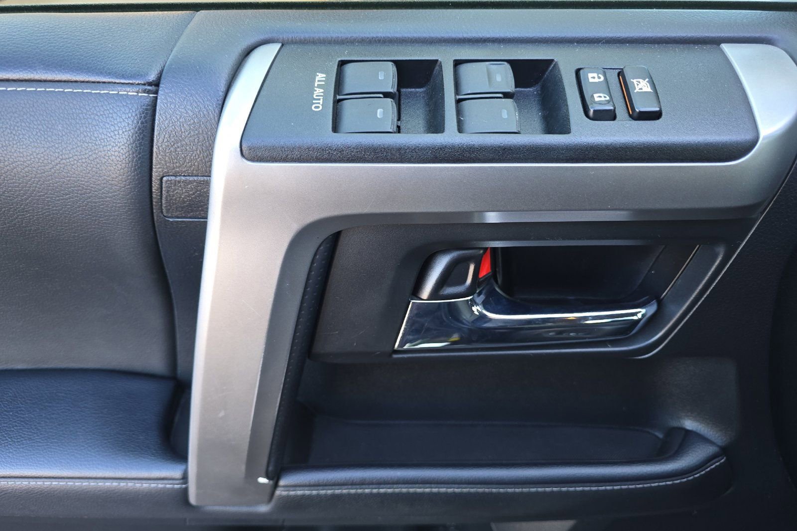 Used 2020 Toyota 4Runner SR5 Premium image 10