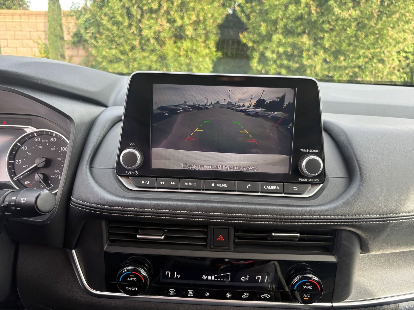 Used 2025 Nissan Rogue SV image 25