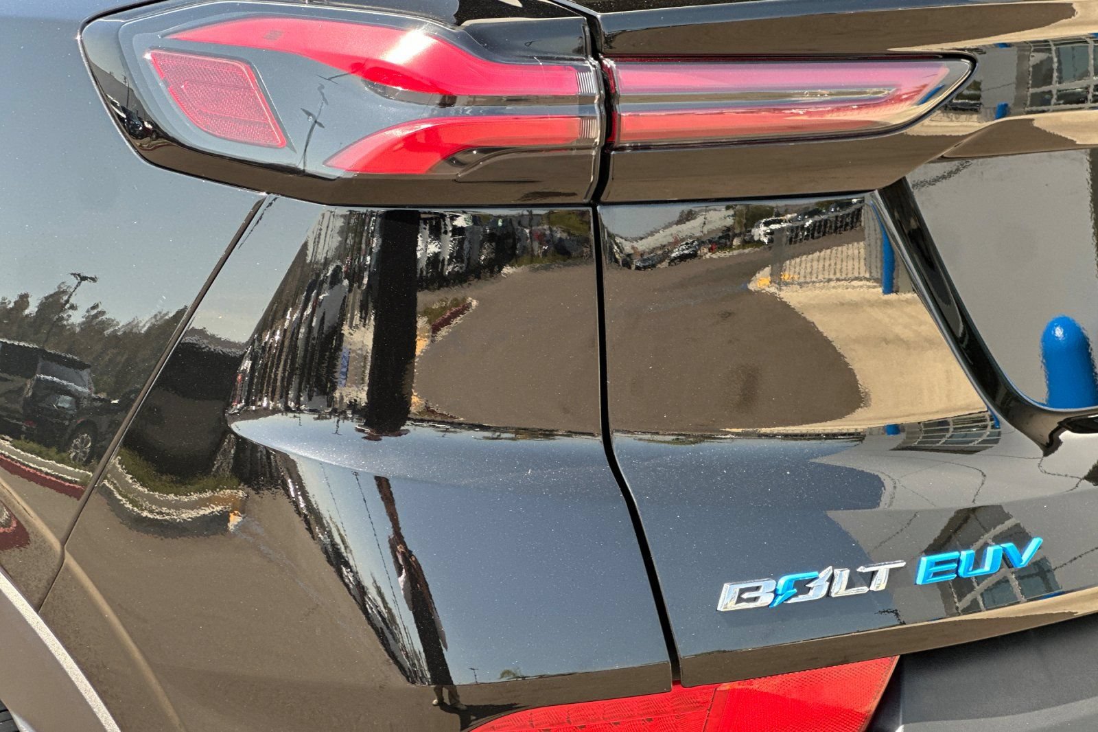 Used 2023 Chevrolet Bolt EUV LT FWD image 36