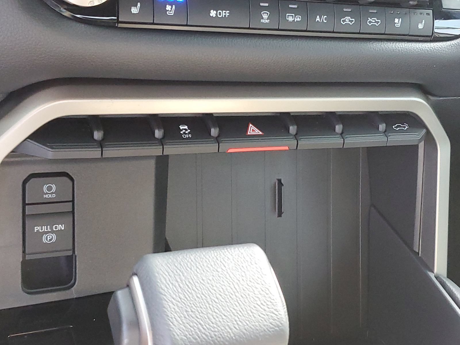 Certified 2025 Toyota Tundra Limited AWD/4WD image 29