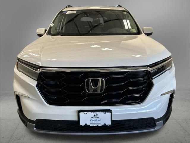 Certified 2025 Honda Pilot Touring image 10
