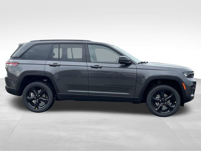 New 2025 Jeep Grand Cherokee Altitude image 8