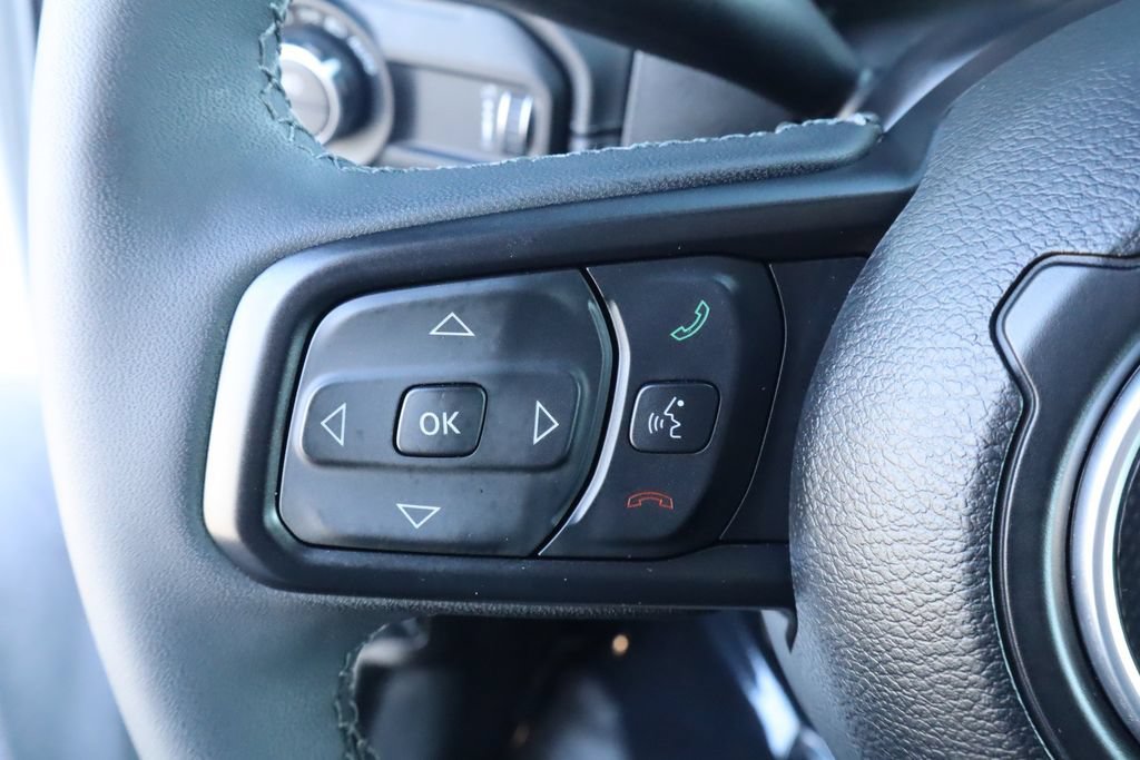 Used 2025 Jeep Gladiator Rubicon w/ Convenience Group AWD/4WD image 22