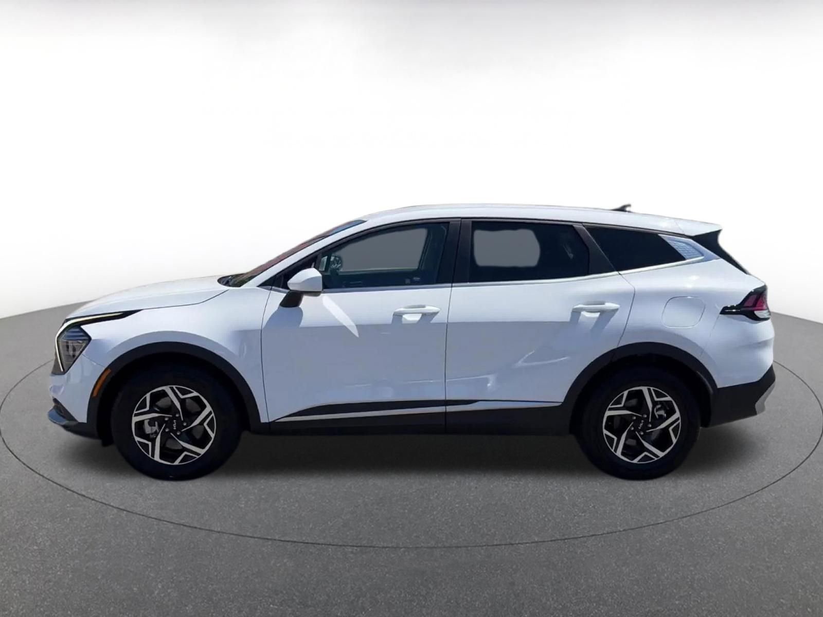 Used 2025 Kia Sportage LX FWD image 9
