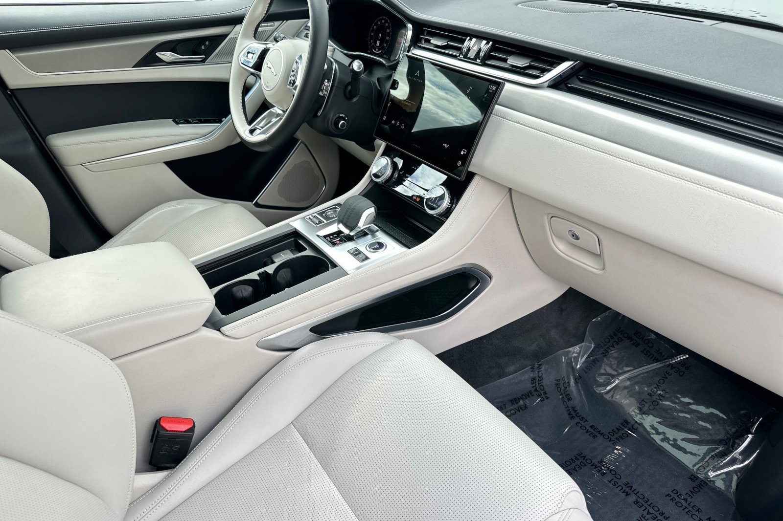 Used 2025 Jaguar F-PACE R-Dynamic S image 17