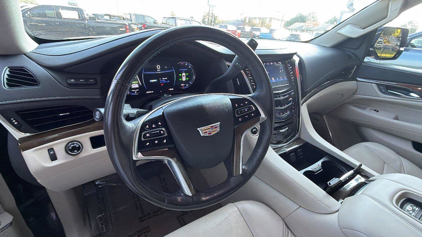 Used 2020 Cadillac Escalade Luxury RWD image 4