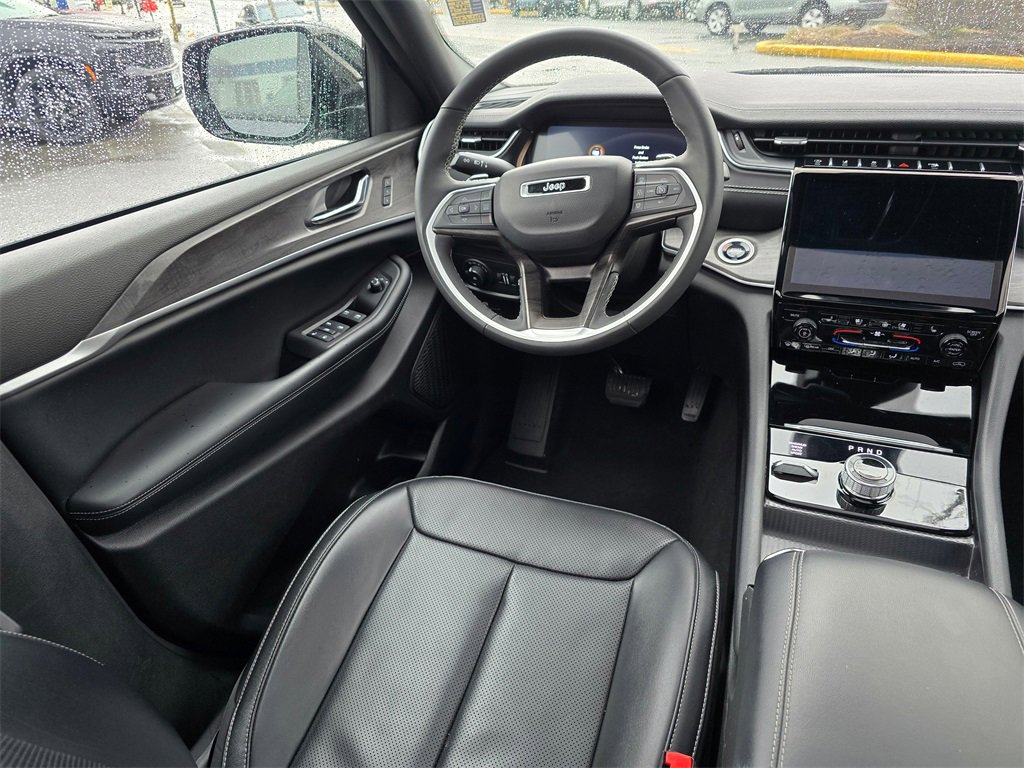 Used 2024 Jeep Grand Cherokee L Limited w/ Luxury Tech Group II image 20