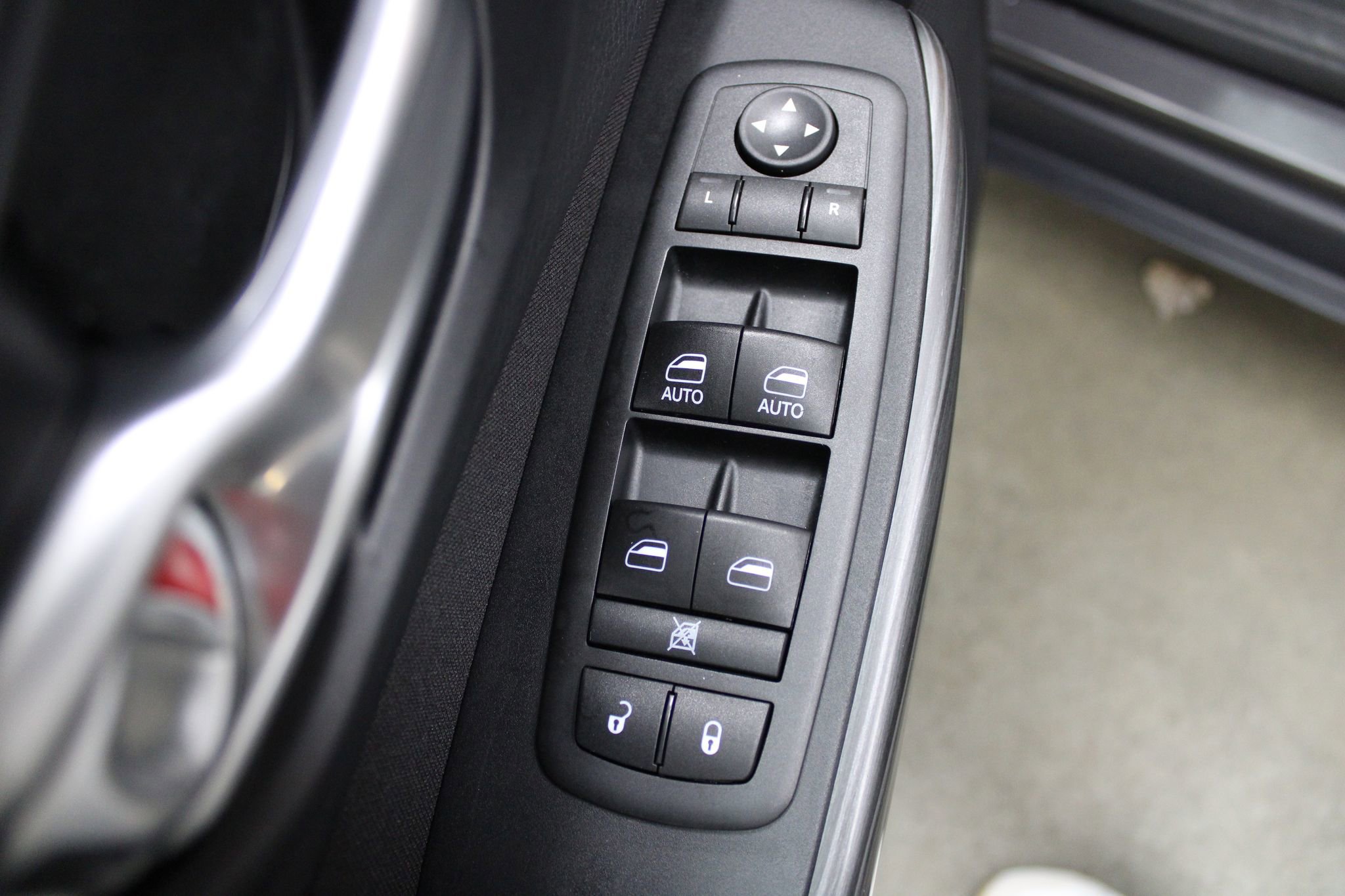 Used 2015 Jeep Cherokee Latitude image 36