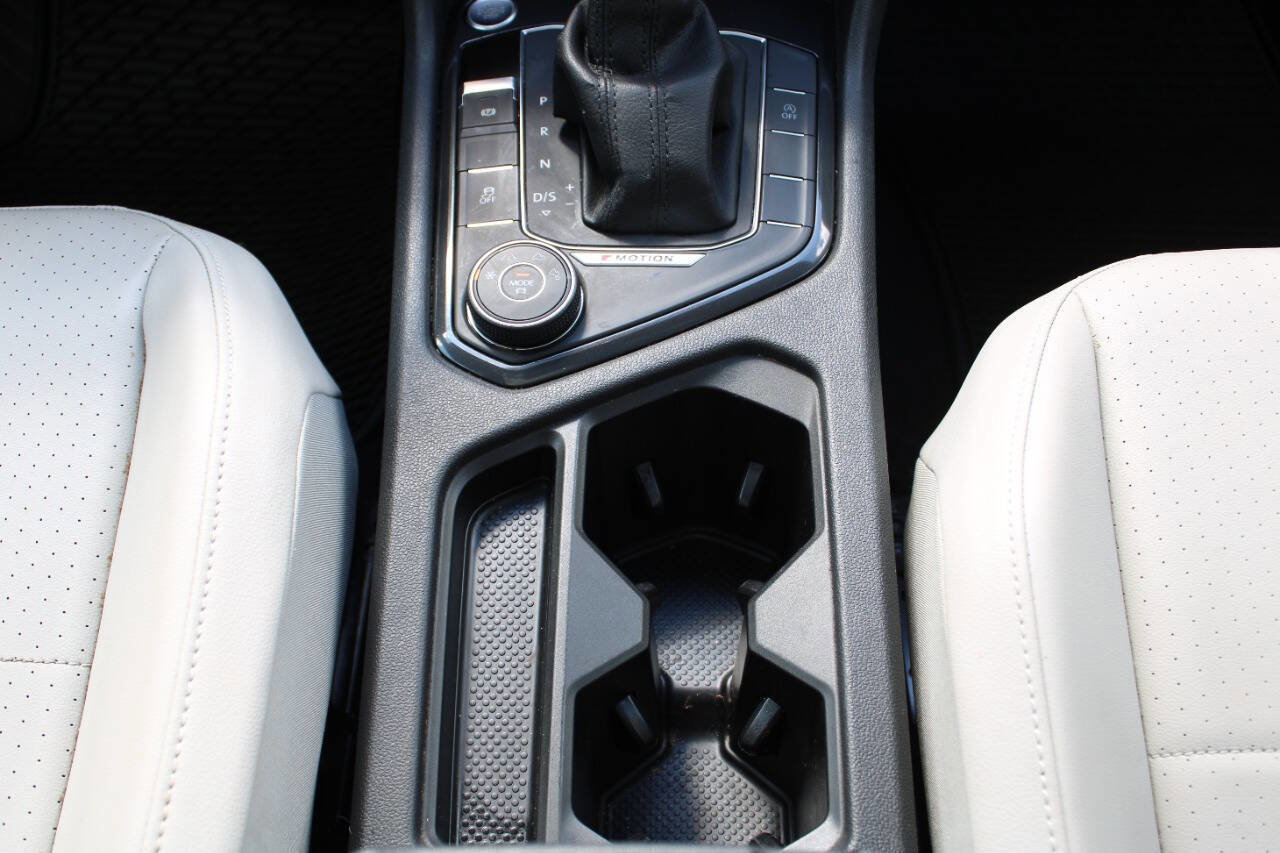 Used 2018 Volkswagen Tiguan SE AWD/4WD image 24