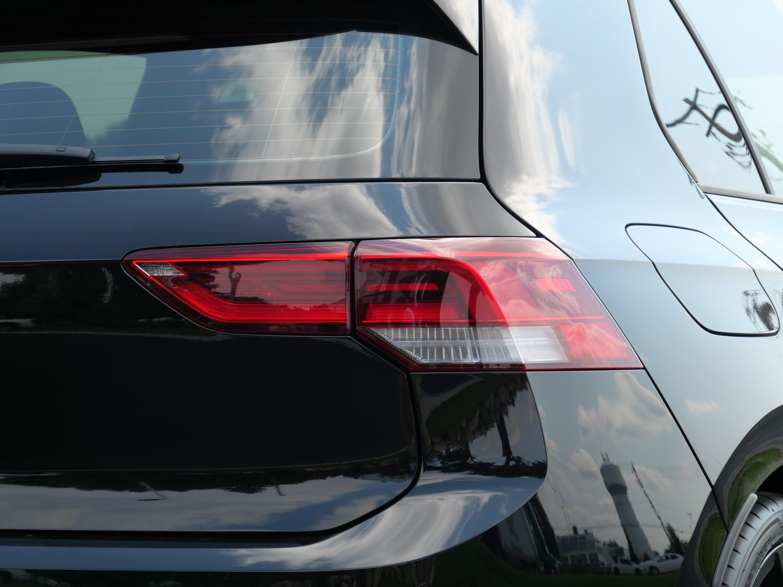 Used 2024 Volkswagen GTI SE FWD image 17
