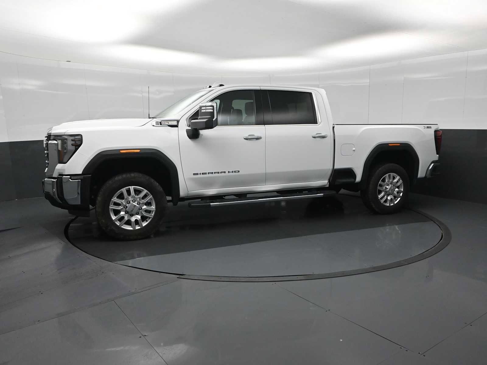 Used 2024 GMC Sierra 2500 SLT w/ SLT Premium Package image 4