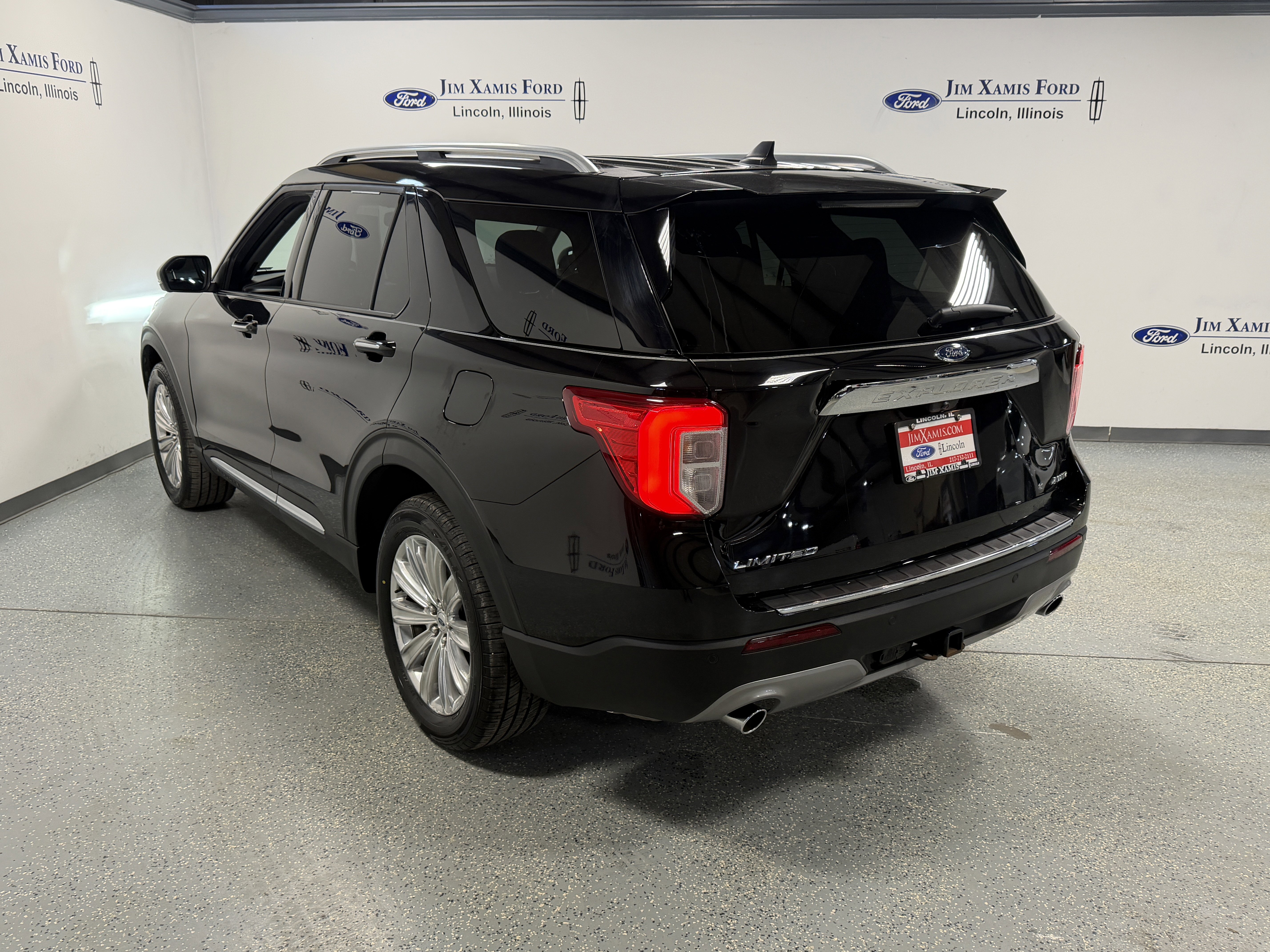 Used 2022 Ford Explorer Limited w/ Limited Technology Package image 4
